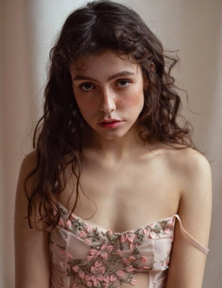 Владлена привлекальеная девушка из Альметьевска цена от 6000 руб