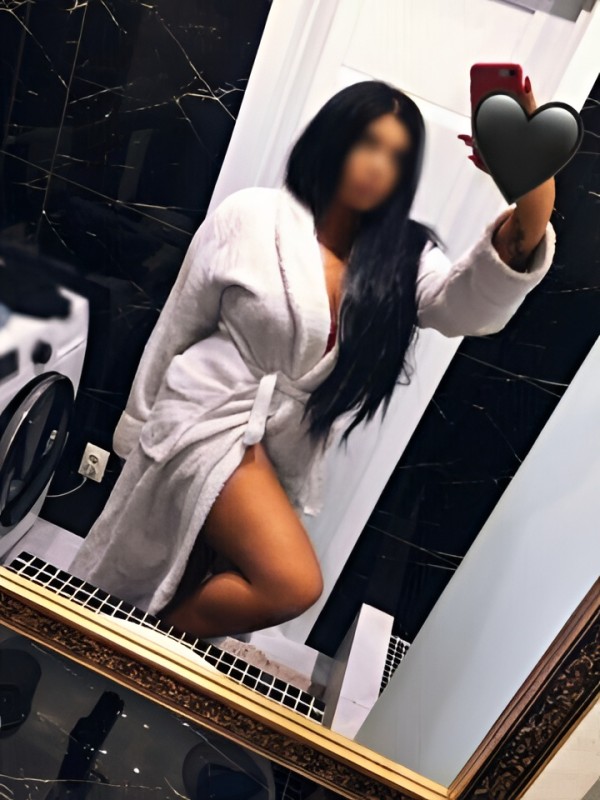 Каролина привлекательная девушка из Альметьевска цена от 2500 руб