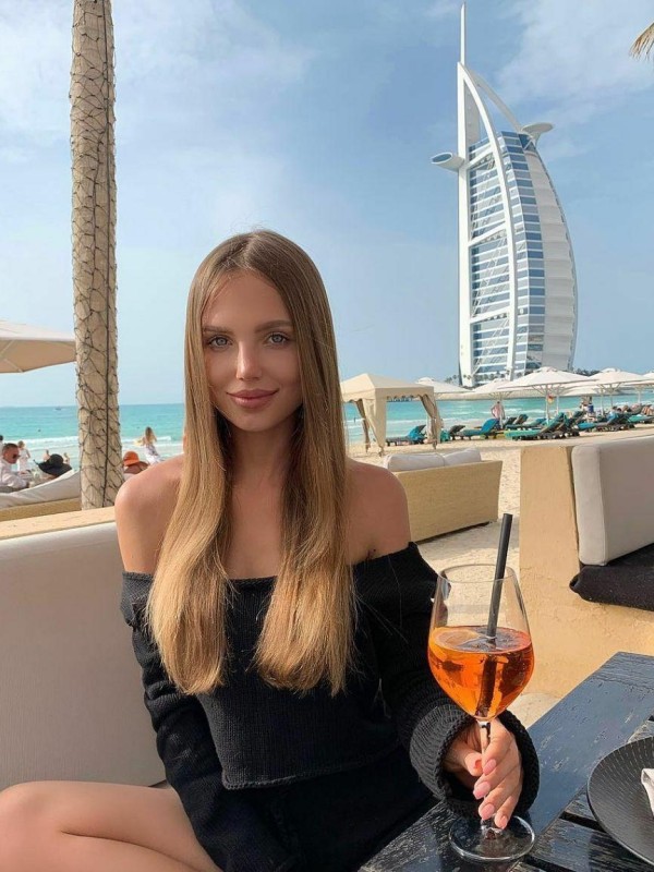 Софья привлекательная девушка из Альметьевска цена от 3000 руб