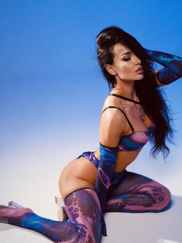 Асечка привлекательная девушка из Альметьевска цена от 9000 руб