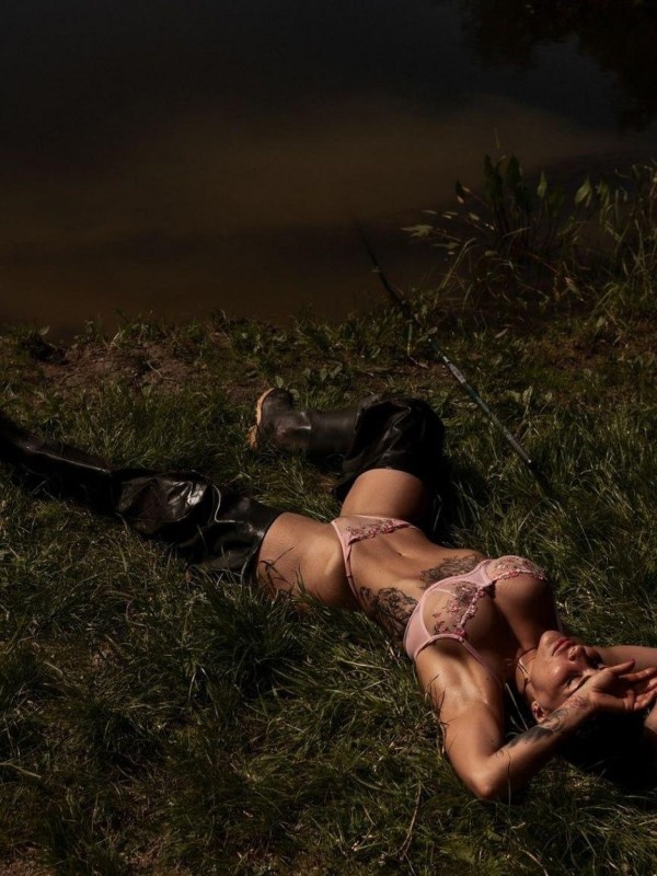 Юля привлекательная девушка из Альметьевска цена от 8000 руб